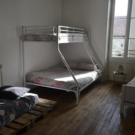 Grande Chambre D'Hote Pour 4 A 5 Personnes Bed and Breakfast Chef-Boutonne Eksteriør billede