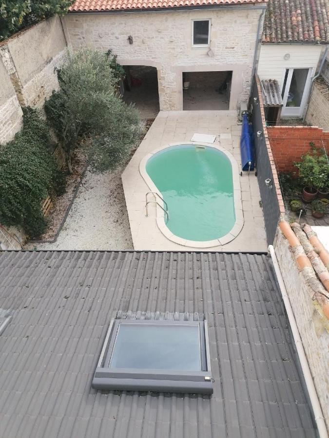 Grande Chambre D'Hote Pour 4 A 5 Personnes Bed and Breakfast Chef-Boutonne Eksteriør billede