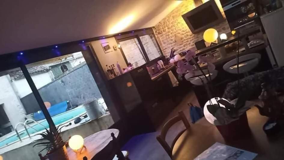 Grande Chambre D'Hote Pour 4 A 5 Personnes Bed and Breakfast Chef-Boutonne Eksteriør billede