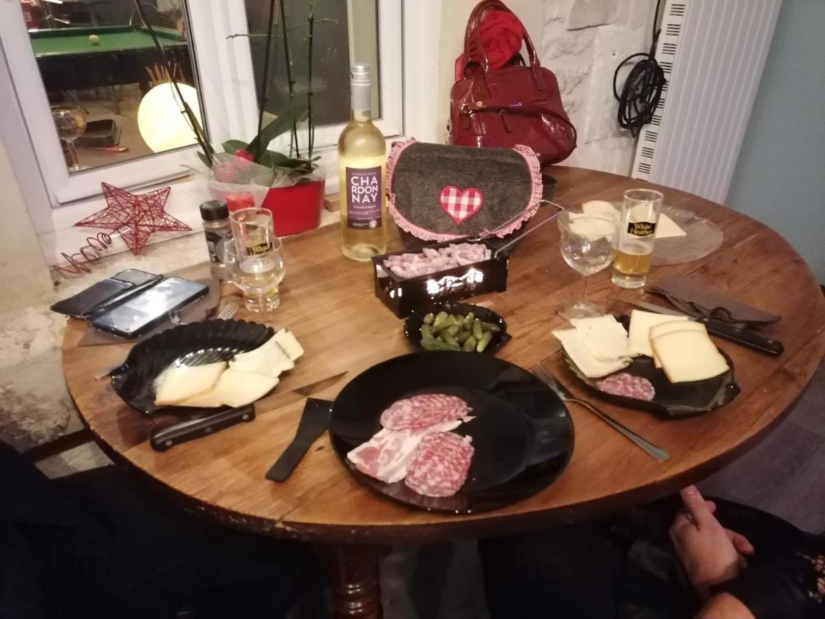 Grande Chambre D'Hote Pour 4 A 5 Personnes Bed and Breakfast Chef-Boutonne Eksteriør billede