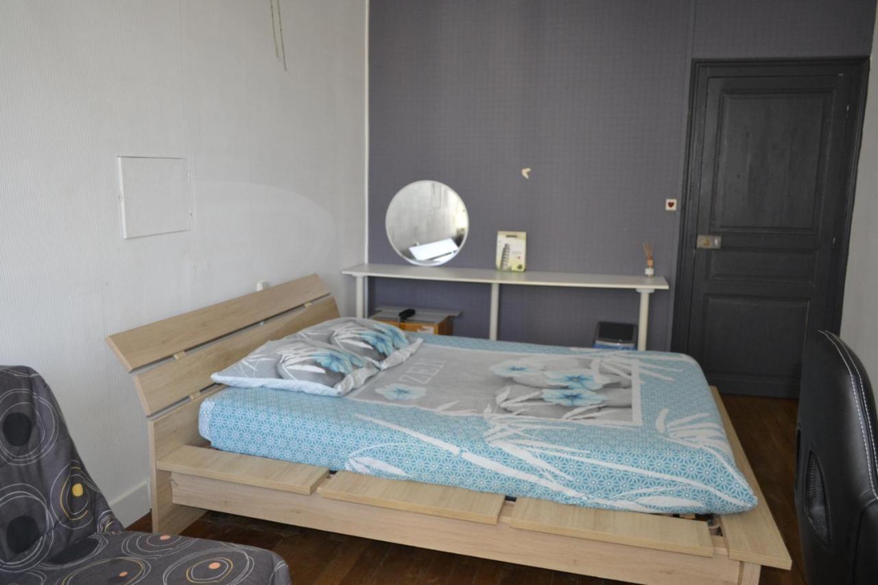 Grande Chambre D'Hote Pour 4 A 5 Personnes Bed and Breakfast Chef-Boutonne Eksteriør billede